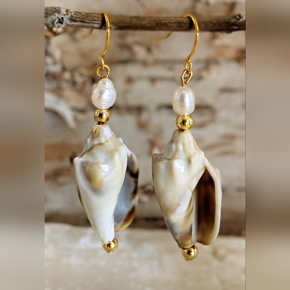 Natural Sea Shell And Freshwater Pearl In Drop Gold Plated